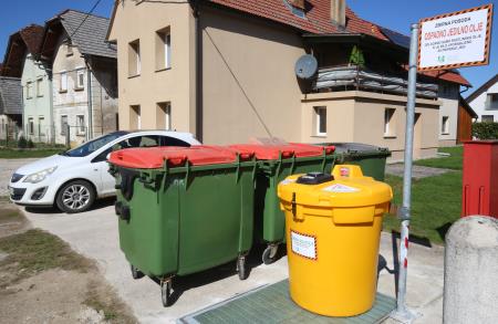 POSTAVITEV ZBIRALNIKOV ZA ODPADNO OLJE DOLENJE JEZERO 02 FOTO LJUBO VUKELIČ